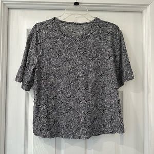 Lululemon Black and White Floral Pattered Short Sleeve Shirt